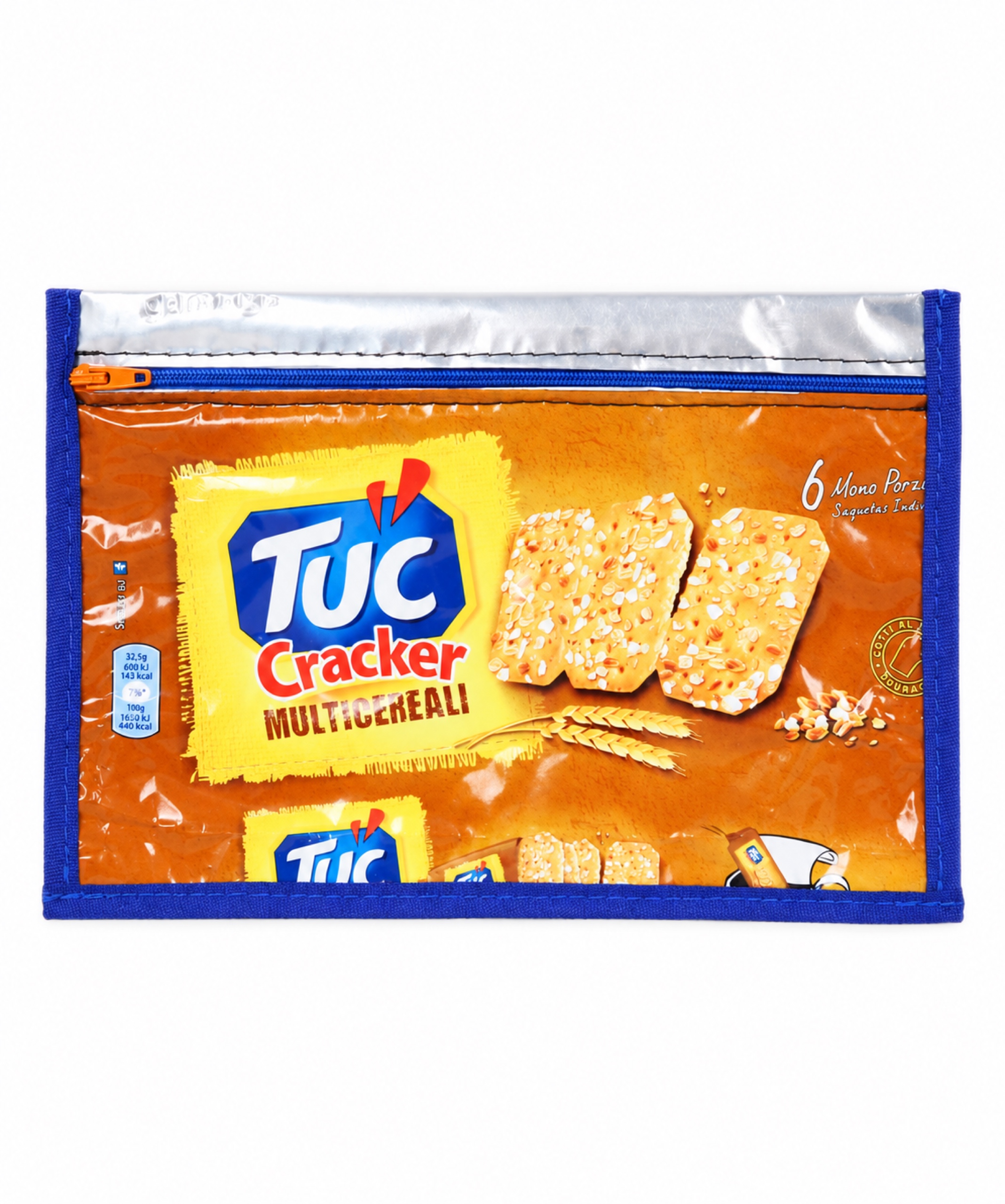 Astuccio portapenne upcycled ricavato da una confezione di snack arancione